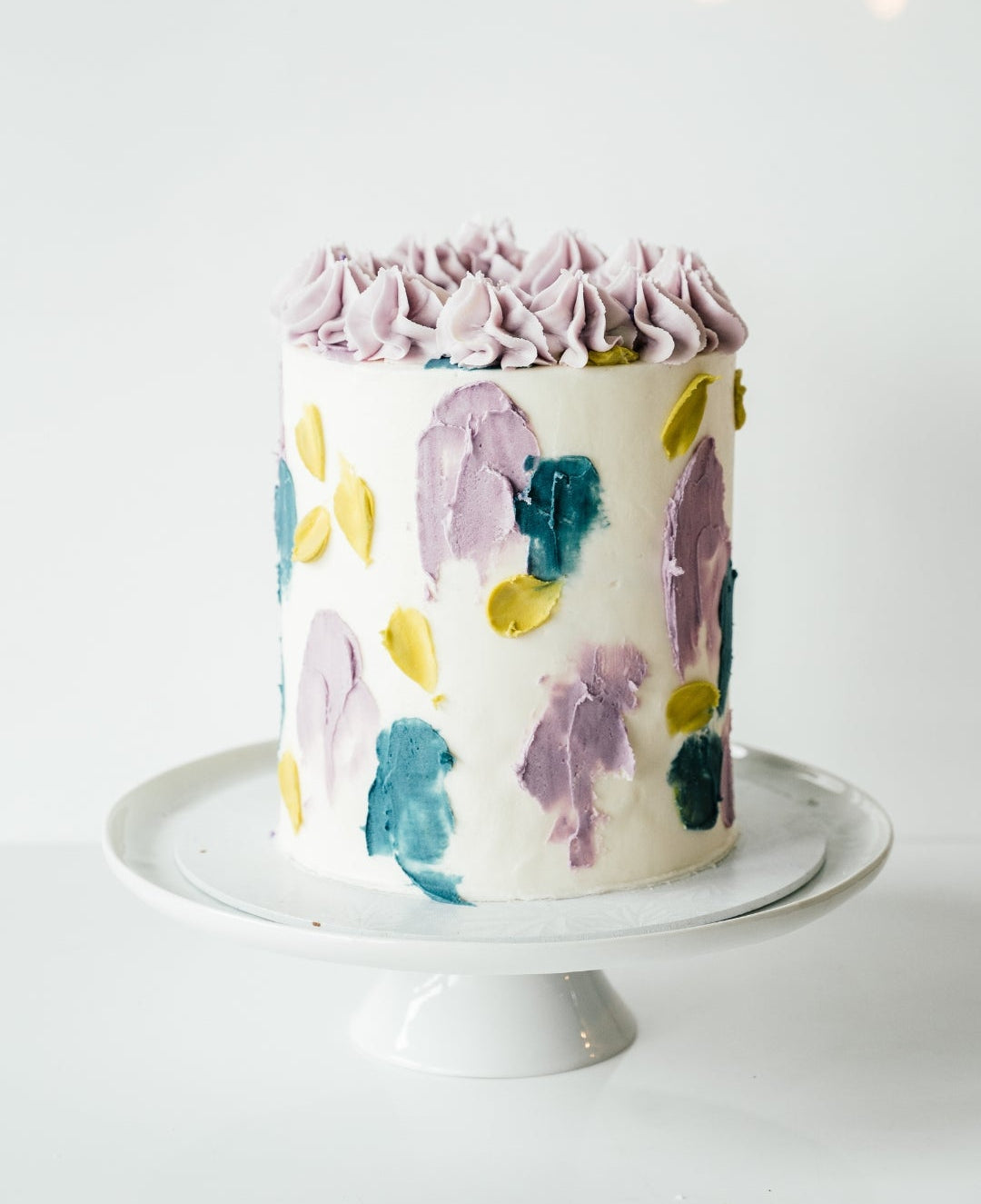 Decorative cake with floral patterns 
